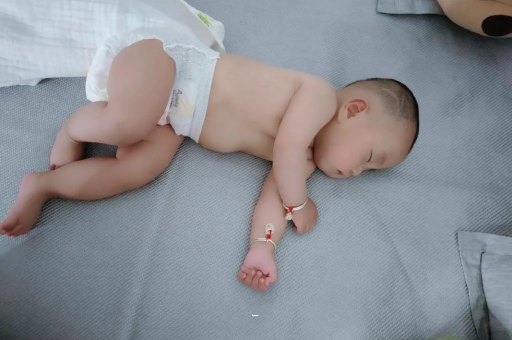 广州代怀试管生子三岁宝宝干呕